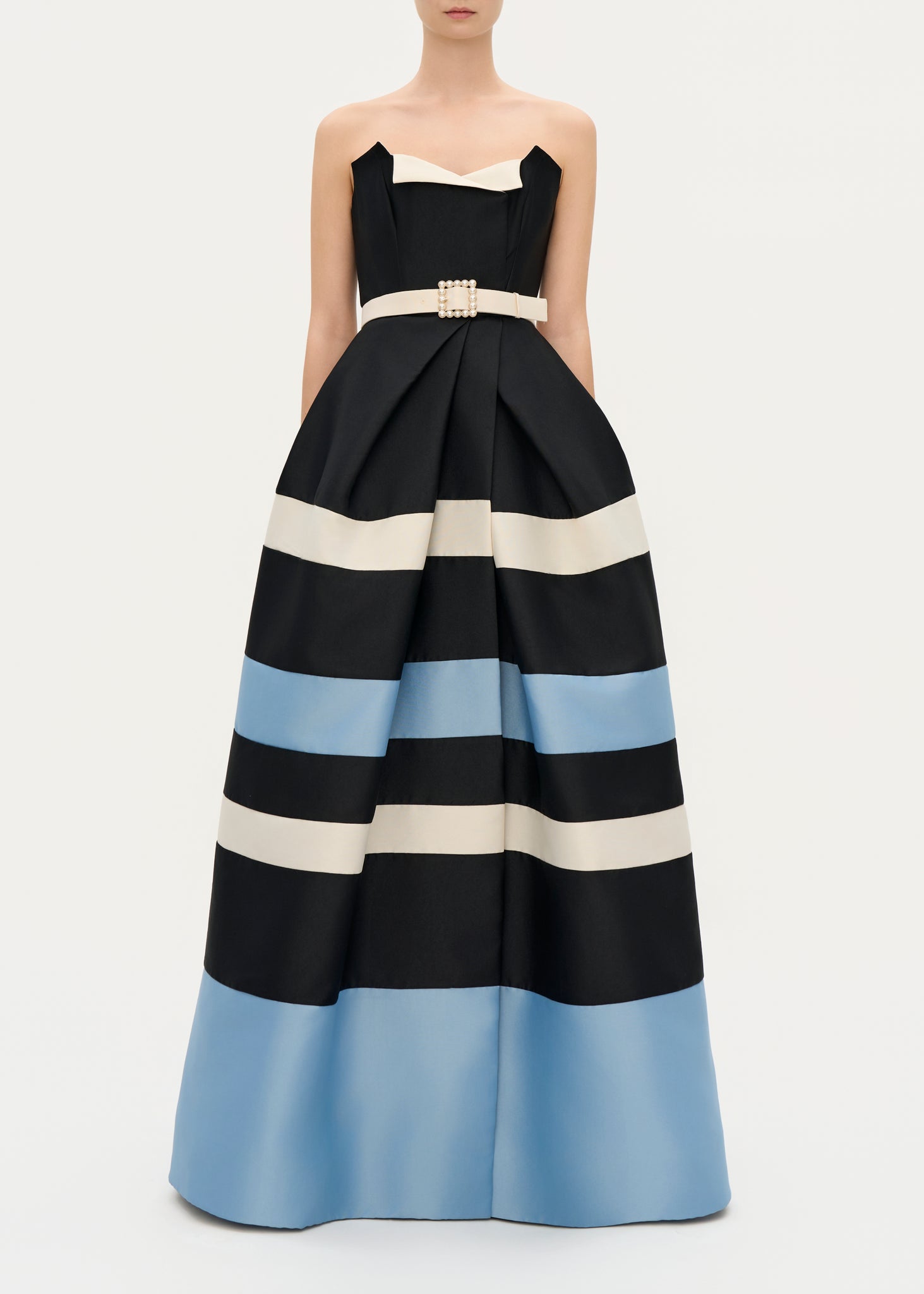 Este gown