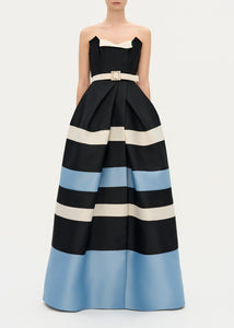 Este gown