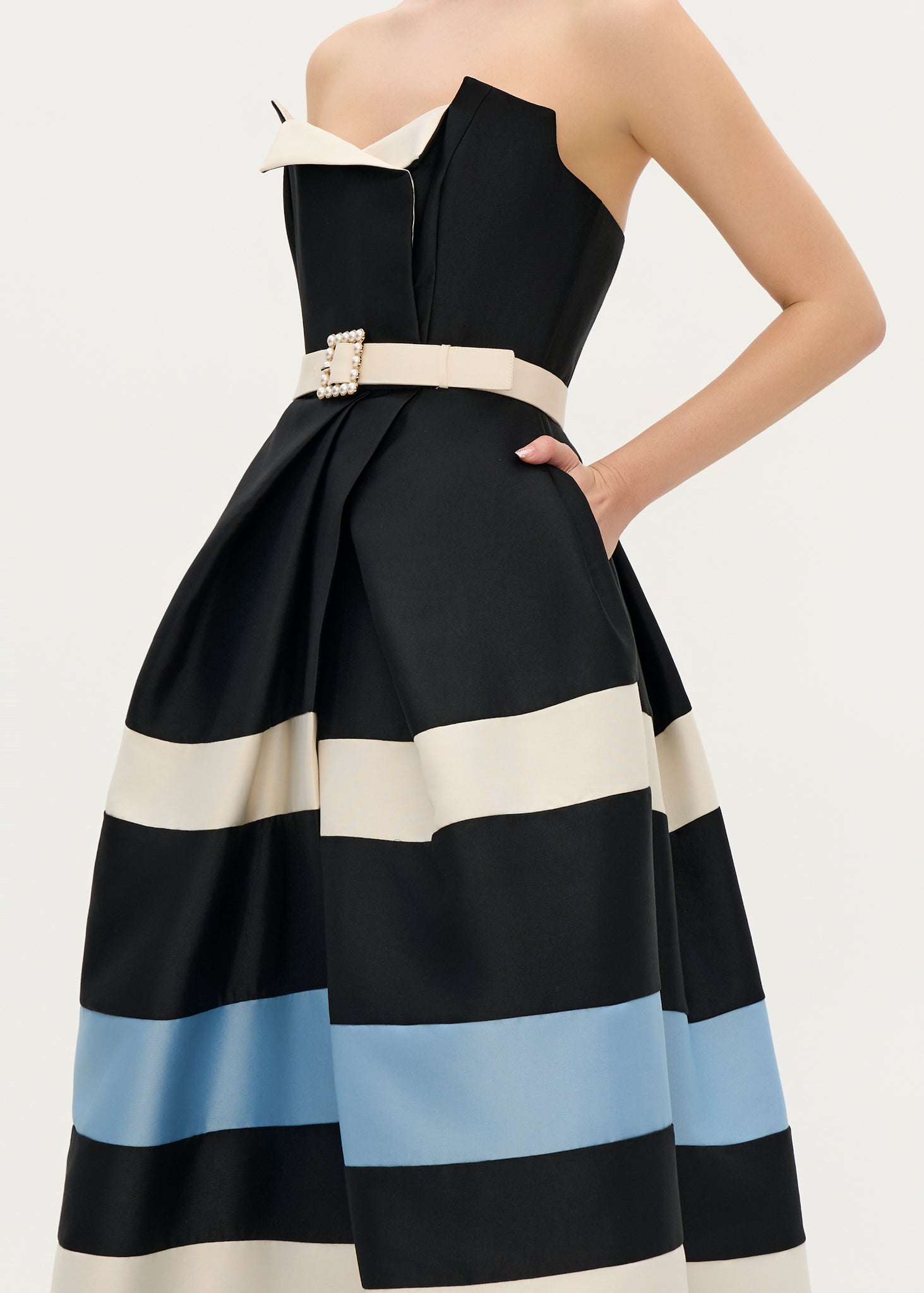 Este gown