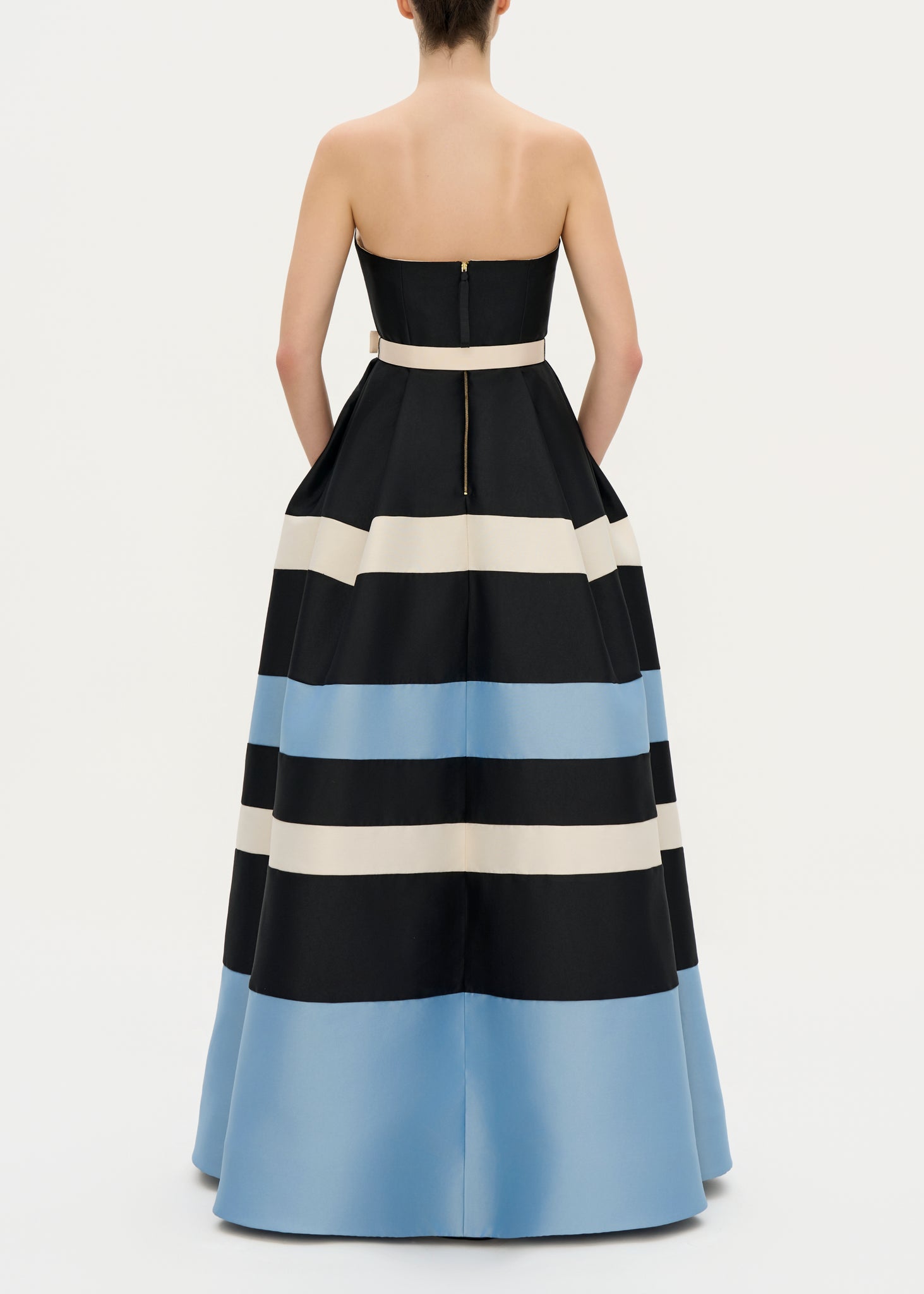 Este gown