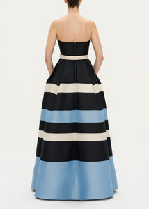 Este gown