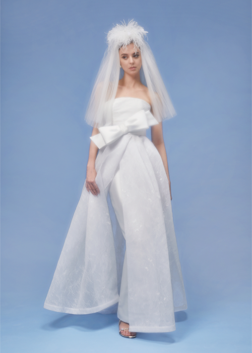 White Story: Pleated Veil With Feathers